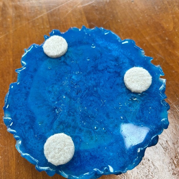 Blue and purple rain skull ashtray- skulls around outside. New - great gift - Picture 7 of 11